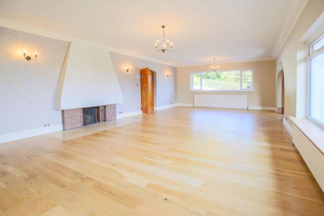 9 bed Detached for sale Image 11