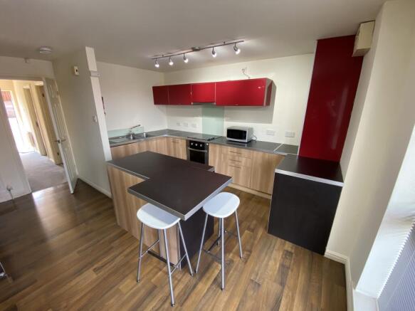2 bed Ground Flat to rent Image 4