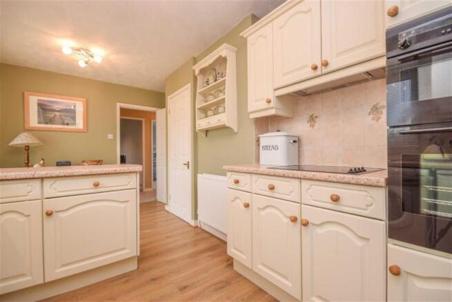 KITCHEN/BREAKFAST RO