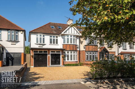 Main Road, Gidea Park, RM2