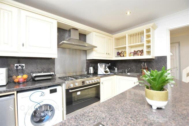 Kitchen 1 (10).jpg