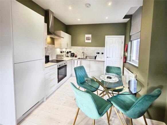 Kitchen & Dining