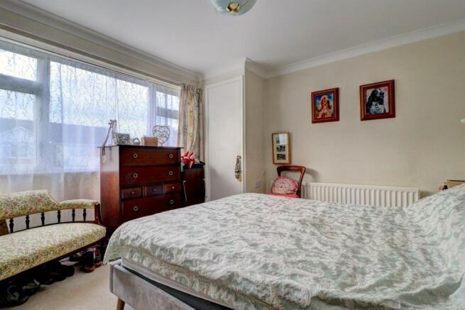 Bedroom 1 .3.jpg