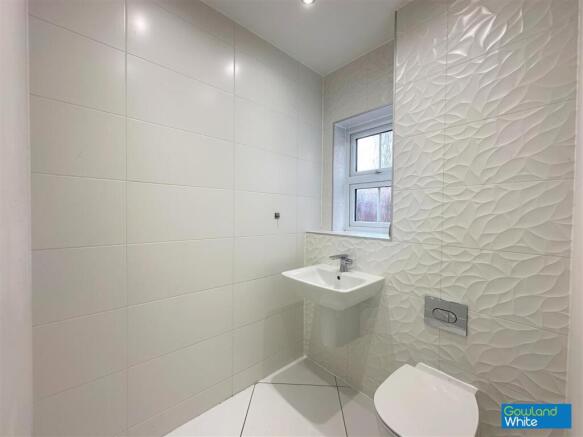 5 bed Detached for sale Image 10