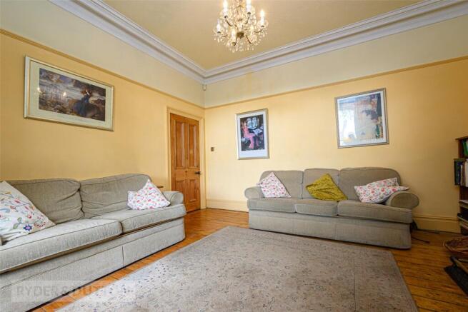5 bed Semi-Detached for sale Image 9