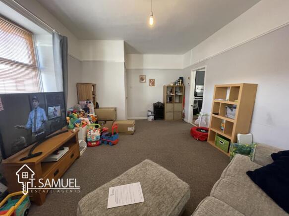 Living room 3.JPG
