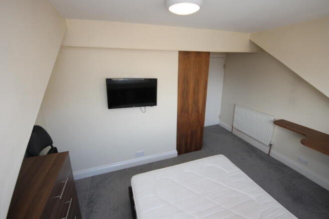 5 bed Terraced to rent Image 8