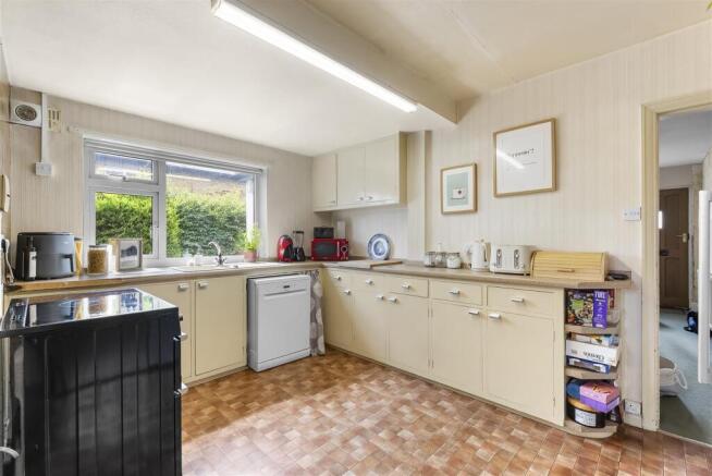 4 bed Semi-Detached for sale Image 10