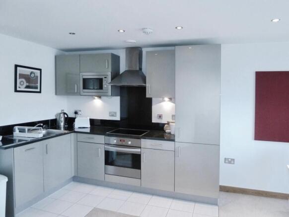 2 bed Flat to rent Image 5