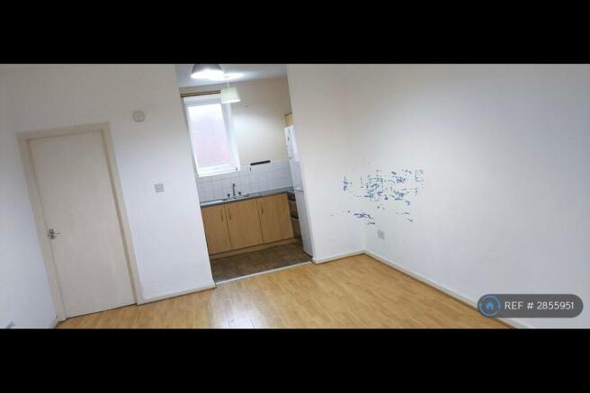 1 bed Flat to rent Image 4