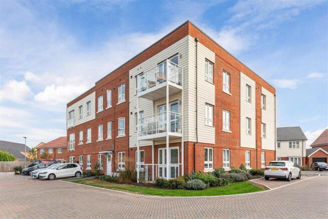 2-bed flat on Limestone Road, Chichester, £250,000