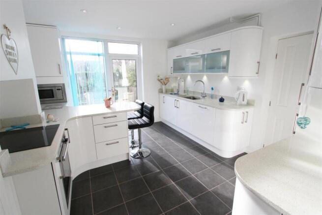 KITCHEN/BREAKFAST RO