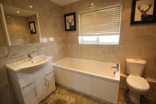 4 bed House to rent Image 7