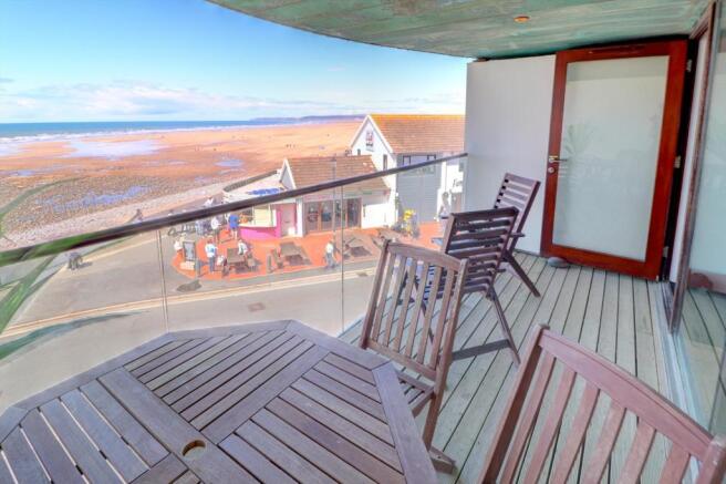 Lounge balcony.jpg