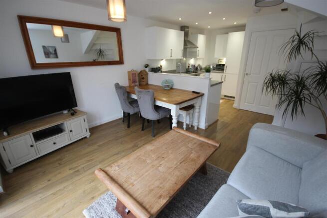 Living Kitchen.JPG