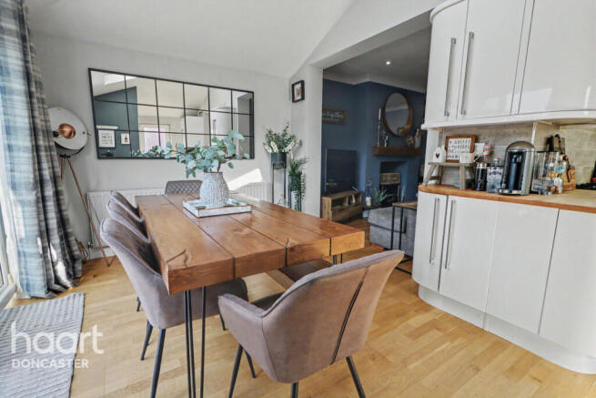 3 bed Semi-Detached for sale Image 12