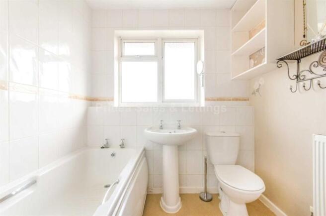 4 bed Terraced for sale Image 4