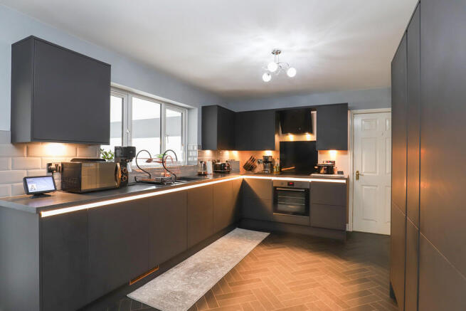 Kitchen & Din...