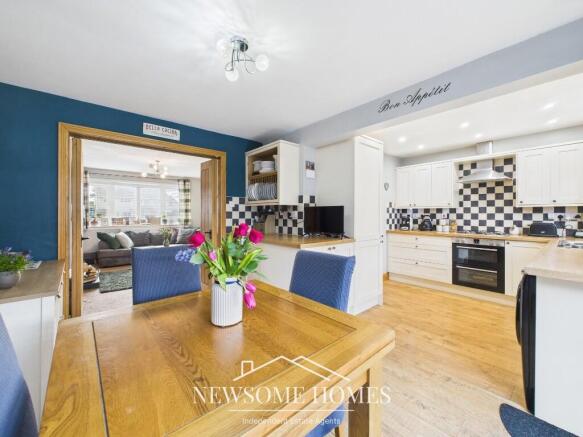 Kitchen/ Dining Room