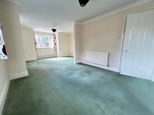 Lounge/Dining Area