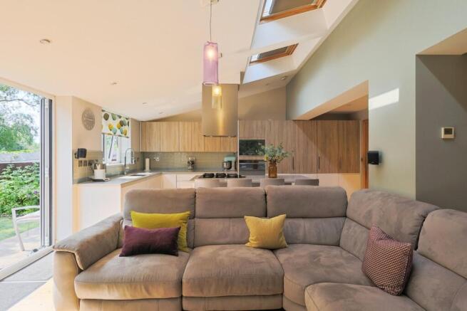 4 bed Detached for sale Image 6