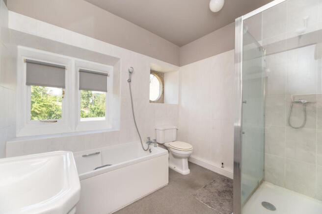 9 bed Detached for sale Image 12