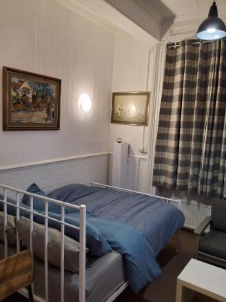 Studio to rent Image 8