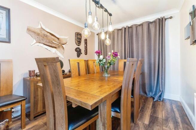 4 bed Detached for sale Image 5