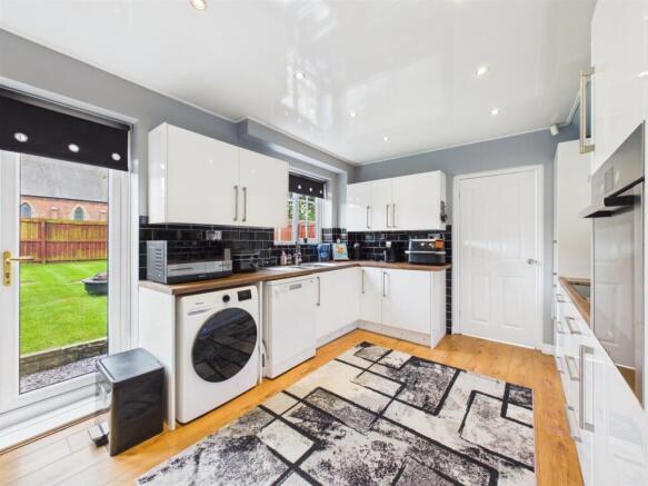 Kitchen 1.jpg