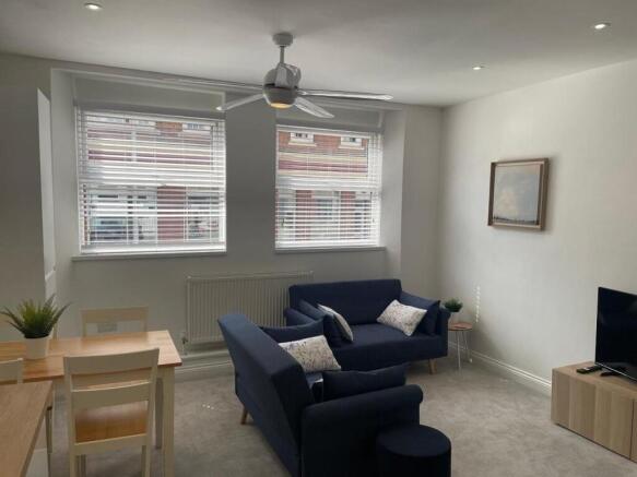 2 bed Apartment to rent Image 8