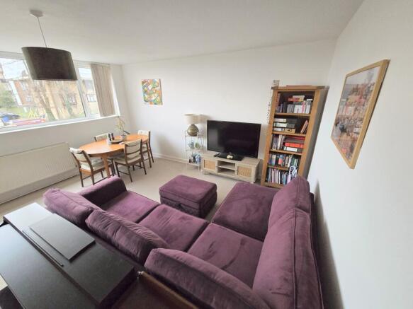 1-bed flat on Cypress Road, London, £319,000