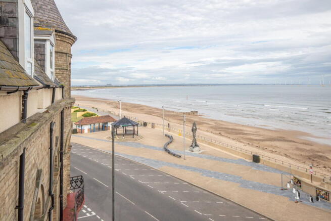 3 bed Apartment for sale Image 11