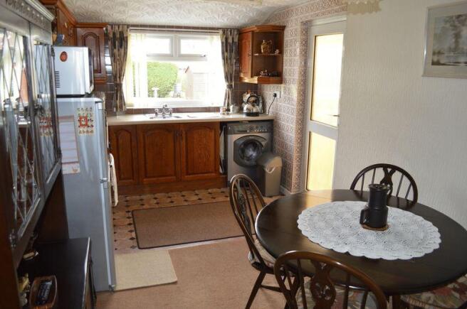 KITCHEN / DINER