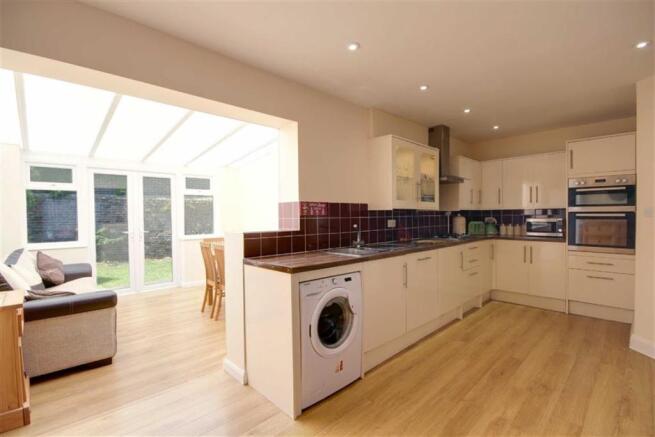 KITCHEN/DINING ROOM