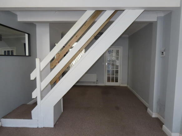 2 bed Terraced to rent Image 7