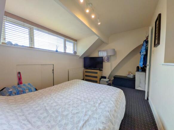 4 bed Terraced for sale Image 11