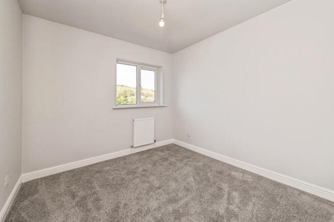 3 bed Semi-Detached for sale Image 10