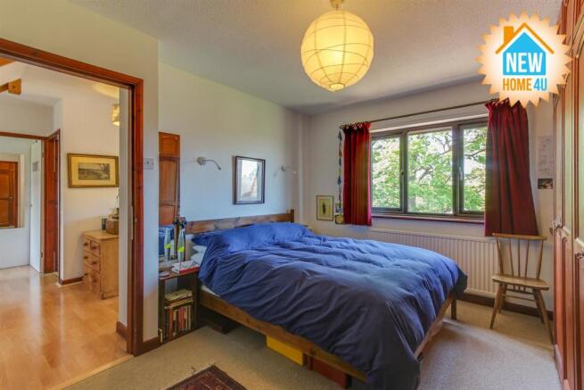 MAIN BEDROOM: