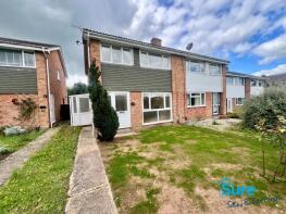 12, Stonechat Avenue, Gloucester GL4 4XD