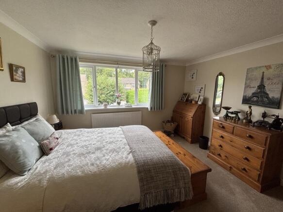 4 bed Detached for sale Image 12