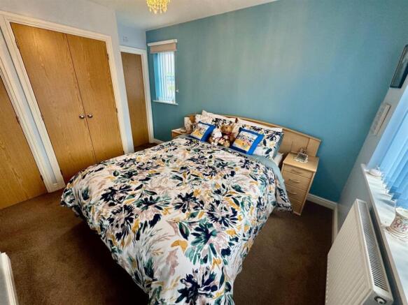 4 bed Semi-Detached for sale Image 10