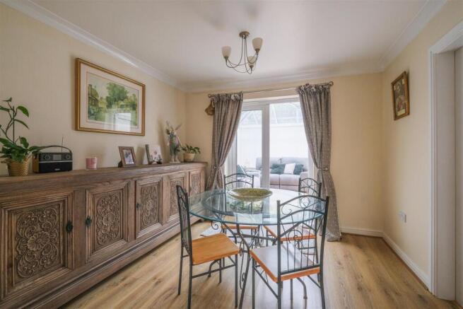 5 bed Detached for sale Image 5