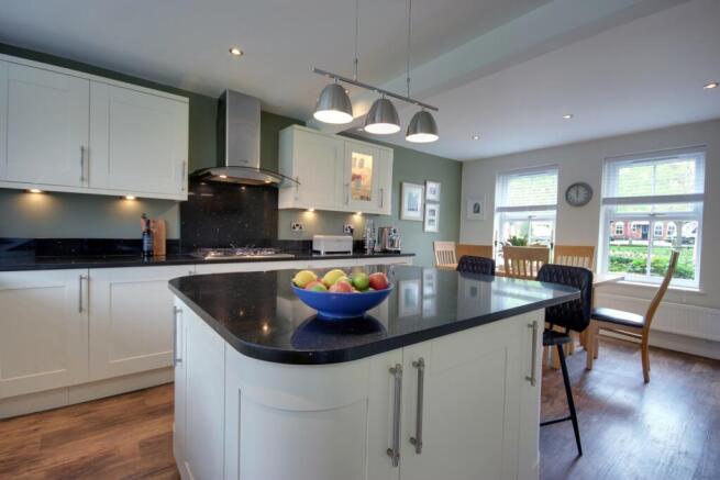 4 bed Detached for sale Image 10