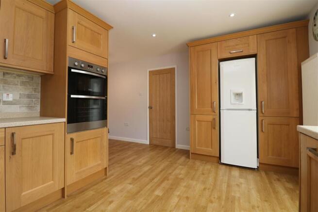 Kitchen pic 2.JPG