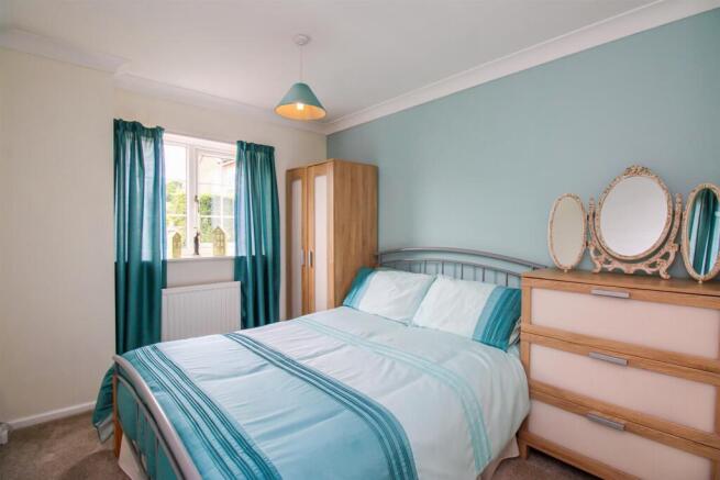 4 bed Detached for sale Image 11