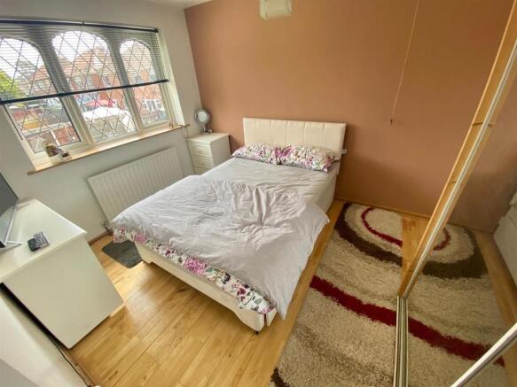 BEDROOM 2