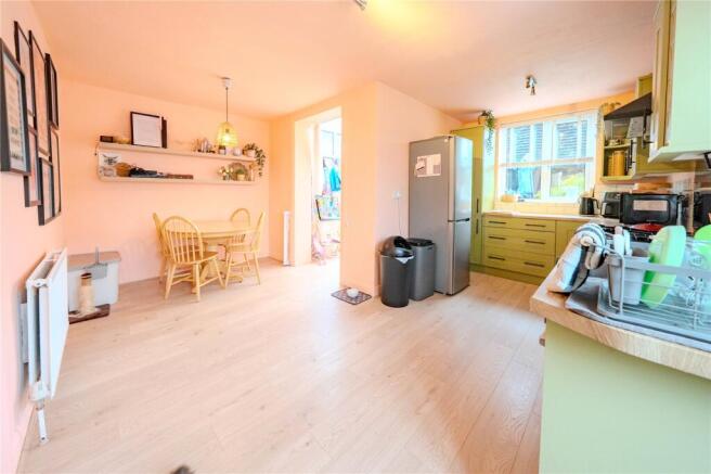 3 bed Semi-Detached for sale Image 10