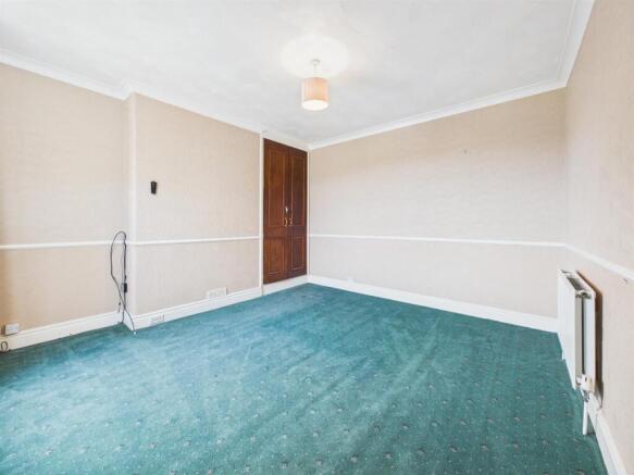 6 bed Semi-Detached for sale Image 6