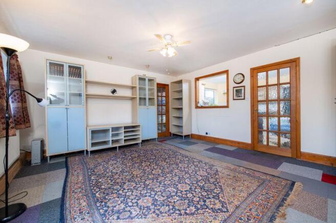 Sitting/dining room