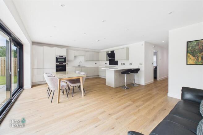 3 bed Detached for sale Image 4